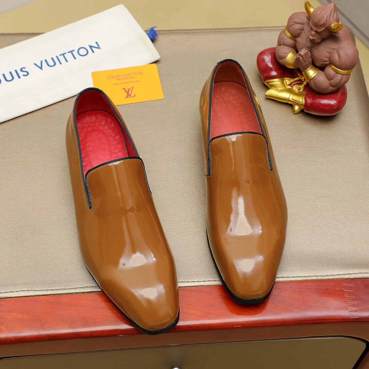Men's shoes 💰580 💰 Louis Vuitton LV ® Autumn and Winter 🆕 models 🔛Full shoe counter First layer cowhide, 🐂Leather lined casual shoes for men, super soft outsole, essential for driving. Counter synchronization Original first layer cowhide Completely 1:1 mold customization 🌹Top version, 2 colors optional! Number: 38-45 (37.46. Customized)
